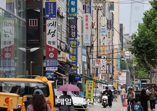 중소학원이 밀집한 대치동 골목. 2025.7.4 [한주형 기자]