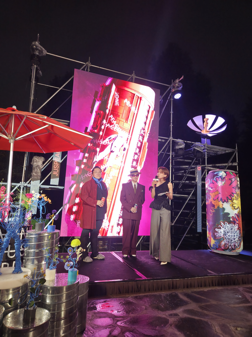 지난달 13일 ‘그랜드 하얏트 서울’ 호텔에서 가수 지드래곤(가운데)이 자신의 이름을 걸고 출시한 세 번째 하이볼을 소개하고 있다. [신수현 기자]