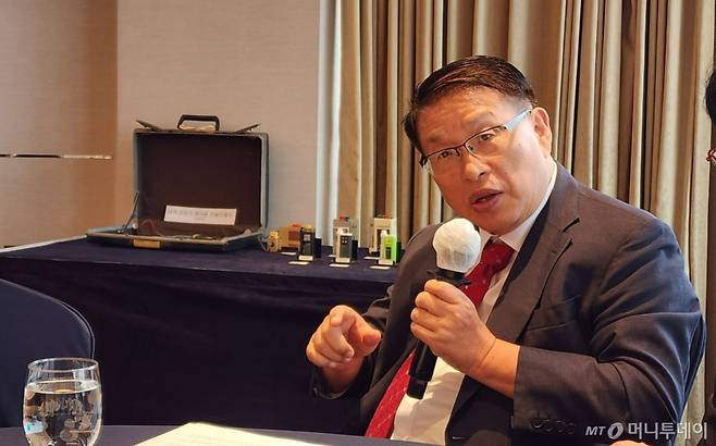 최수봉 수일개발 대표가 7일 서울 중구 롯데호텔서울에서 열린 기자간담회에서 K-인슐린펌프의 세계적 기술력에 대해 설명하고 있다. /사진=정심교 기자