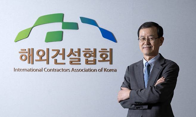 한만희 해외건설협회 회장이 지난 6월 30일 오후 서울 중구 해외건설협회 회의실에서 헤럴드경제와 인터뷰에 앞서 포즈를 취하고 있다. 임세준 기자