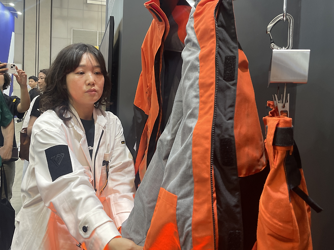 김정희 볼디스트 디자인실장이 볼디스트 워크웨어에 대해 설명하고 있다. 전새날 기자