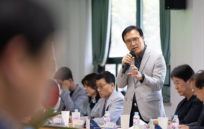 임태희 경기도교육감이 7일 여주 국제첨단농업전문학교에 방문해 소통 간담회를 진행하고 있다.