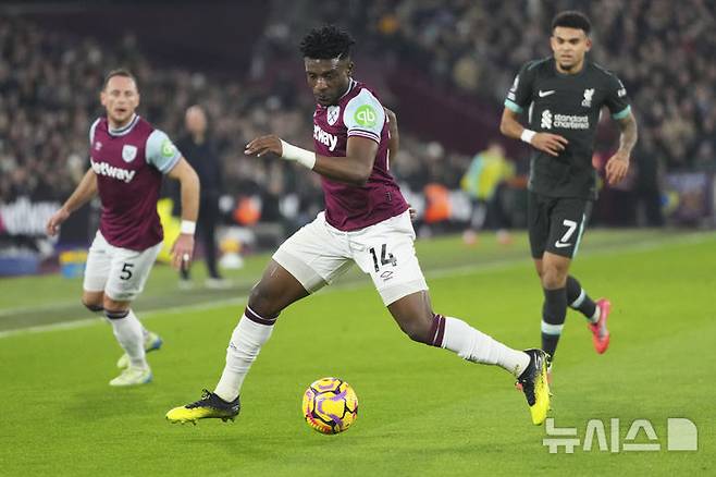 [런던=AP/뉴시스] 잉글랜드 프로축구 프리미어리그(EPL) 웨스트햄 유나이티드의 모하메드 쿠두스. 2024.12.29.