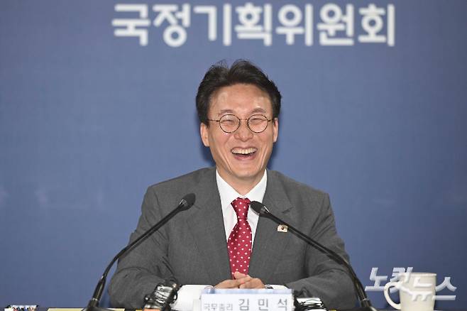 김민석 국무총리가 7일 오후 서울 종로구 국정기획위원회에서 열린 제4차 전체회의에서 인사말을 하고 있다. 정부청사사진기자단