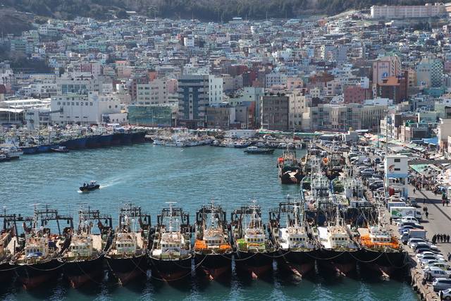전국 기초지방자지단체 별 현지인과 관광객이 가장 많이 추천한 국내 여행 자원은 ‘재래시장’으로 나타났다. 2위는 ‘지역축제’, 3위는 ‘산·계곡’이 차지했다. 사진은 기사의 특정 사실과 관련 없음. 게티이미지뱅크