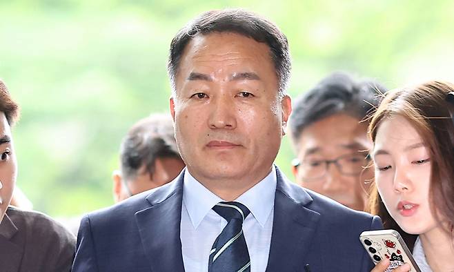 김계환 전 해병대사령관이 채상병 사건 수사방해 의혹과 관련 조사를 받기 위해 7일 서울 서초구 채해병특검 사무실로 향하고 있다. 연합뉴스