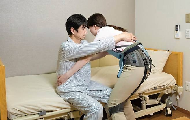 피지오컴퍼니 ‘서포트 자켓’&nbsp;착용 모습. 피지오컴퍼니 제공