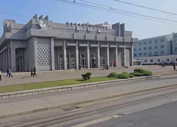 2024년 11월 북한을 방문한 러시아 관광객이 촬영한 평양 부흥역. 유튜브 채널 ‘PoletMe Aviation Videos’ 캡처