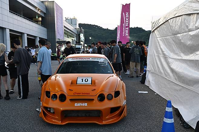 여전히 많은 이들의 이목을 끌었던 '오버부스트'의 티뷰론 터뷸런스 드래그카. 사진: 김학수 기자