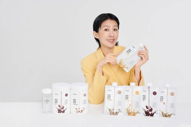 그래디언트가 프리미엄 이너뷰티 브랜드 '리앤핏'(reNfit)을 신규 론칭했다.사진제공=그래디언트