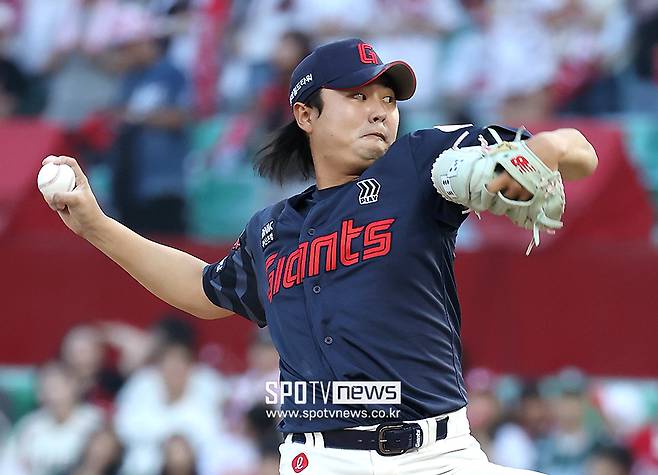 ▲ 트레이드 영입 후 롯데 불펜의 핵심으로 자리하며 30홀드 시즌을 바라보고 있는 정철원 ⓒ곽혜미 기자