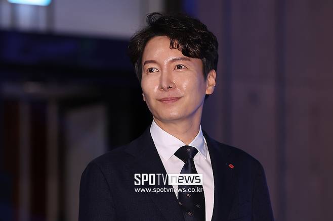 ▲ 요소요소에서 좋은 선택을 발휘하며 현장을 묵묵하게 지원하고 있는 박준혁 롯데 단장 ⓒ곽혜미 기자