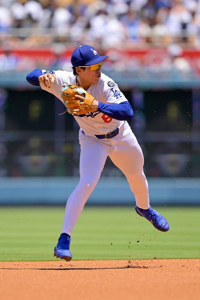 ▲ 7일(한국시간) 휴스턴 애스트로스와 경기에 6번 타자 2루수로 선발 출전한 김혜성의 호수비. 실점을 막아 냈다. ⓒ연합뉴스