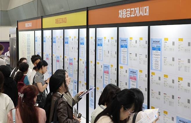'지방 취업'은 여전히 고민이 많은 선택지다.[사진｜뉴시스]