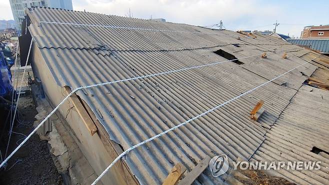 노후 주택 지붕 [연합뉴스 자료사진]