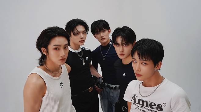 신인 보이그룹 유니버스 왼쪽부터 케니, 아이토, 석, 네이슨, 혁 [씽잉비틀 제공. 재판매 및 DB 금지]