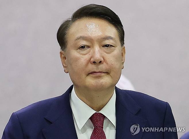 특검 조사 마친 윤석열 전 대통령 (서울=연합뉴스) 김성민 기자 = 윤석열 전 대통령이 지난 5일 내란 특검 2차 조사를 마치고 조은석 특별검사팀 사무실이 있는 서울 서초구 서울고검을 나서고 있다. 2025.7.6 ksm7976@yna.co.kr