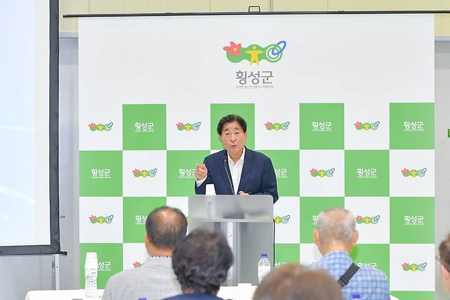 민선 8기 3년 성과·군정 방향 발표하는 김명기 횡성군수 [횡성군 제공.재판매 및 DB 금지]