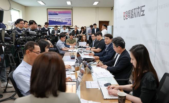 민선 8기 3년 기자회견 하는 김진태 도지사 [강원도 제공.재판매 및 DB 금지]