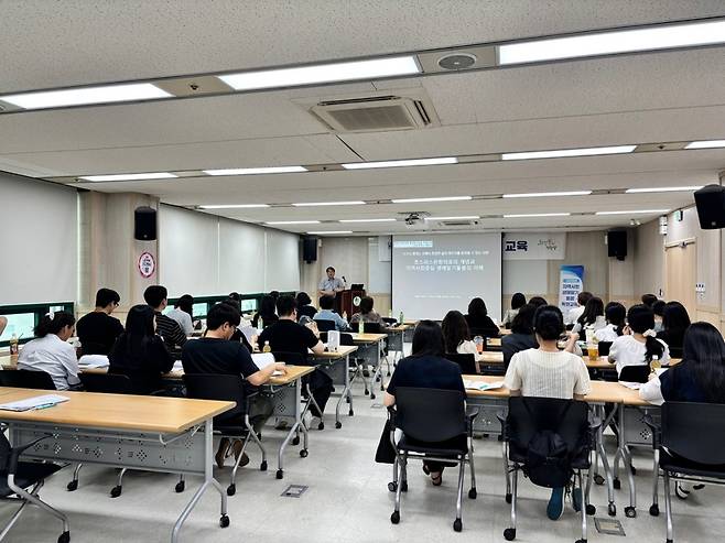 인천시 계양구는 지난 7일 구청 대회의실에서 '생애말기돌봄 특화 교육'을 실시했다