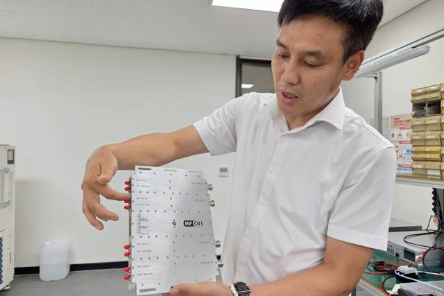 지난달 26일 조경래 ㈜알에프온 대표가 자사의 안티드론 시스템 핵심 부품인