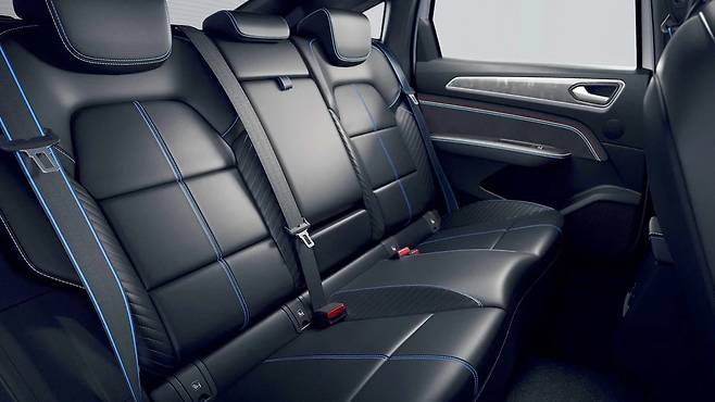 르노 아르카나 실내