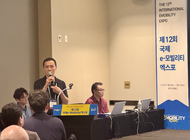 8일 제주신화월드에서 열린 '글로벌 e-모빌리티 네트워크 포럼'에서 정창호 현대차·기아 기술연구소 배터리성능개발실장이 발표하고 있다./사진=백유진 기자 byj@