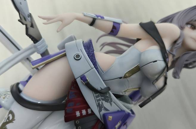 - 초기 버전에선 허벅지가 가려졌는데 잘 수정되어 출품됐다