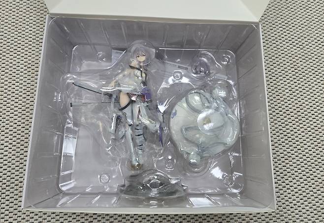 - 일반적인 플라스틱 재질로 포장되어 있다