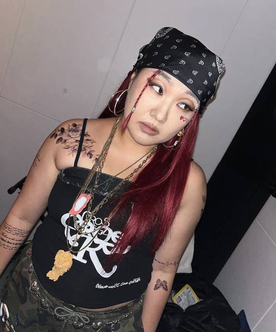 래퍼 '햄부기'로 변신한 방송인 이수지. 이수지 SNS 캡처.