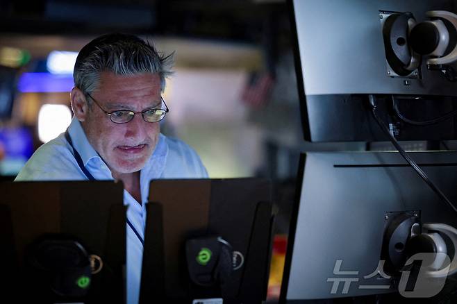 뉴욕증권거래소 트레이더 ⓒ 로이터=뉴스1