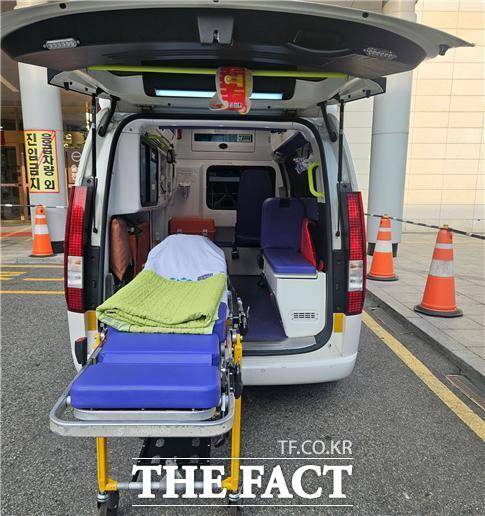 와상장애인이 진료 목적으로 병원 이동을 지원하는 구급차. /인천시