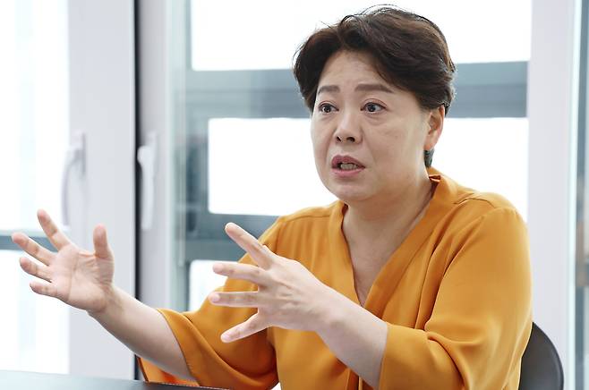국민의힘 윤희숙 여의도연구원장이 4일 서울 여의도 당사에서 본지와 인터뷰를 갖고 당 혁신과 관련 이야기를 하고 있다./남강호 기자