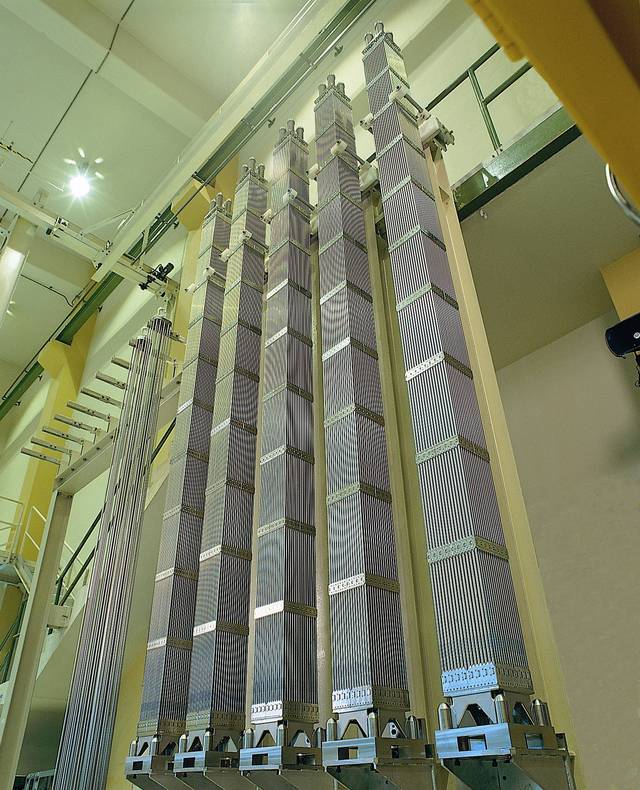 연료봉이 다발을 이룬 연료 집합체로, 4인 가구 기준 5만 가구가 1년 동안 쓸 수 있는 전력을 생산한다. 한전원자력연료 제공