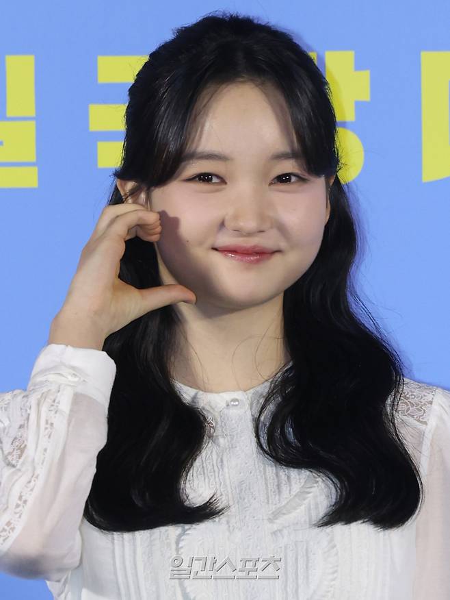 배우 최유리가 30일 오전 서울 용산구 CGV용산아이파크몰에서 열린 영화 '좀비딸' 제작보고회에 참석해 포즈를 취하고 있다. '좀비딸'은 이 세상 마지막 남은 좀비가 된 딸을 지키기 위해 극비 훈련에 돌입한 딸바보 아빠의 이야기를 그린다. 오는 7월 30일 개봉. 서병수 기자 qudtn@edaily.co.kr /2025.06.30/