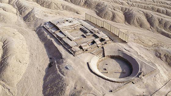 고고학자들이 지난 3일(현지시간) 페루 북부에서 발견된 약 3500년 고대도시 구조물을 공개했다. 로이터=연합뉴스