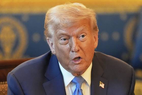 도널드 트럼프 미국 대통령이 7일(현지시간) 워싱턴 DC 백악관에서 개최한 베냐민 네타냐후 이스라엘 총리와의 만찬 행사에서 발언하고 있다. AP=연합뉴스