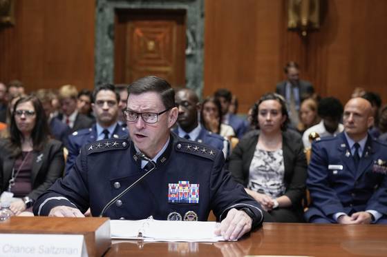 챈스 솔츠먼 미 우주군 참모총장이 지난달 26일 미 상원 청문회에 나와 답변하고 있다. AP=연합뉴스