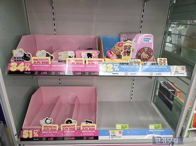 지난 6일 서울 중구 소재의 한 올리브영 매장의 진열대가 비어 있다./사진=박수림 기자