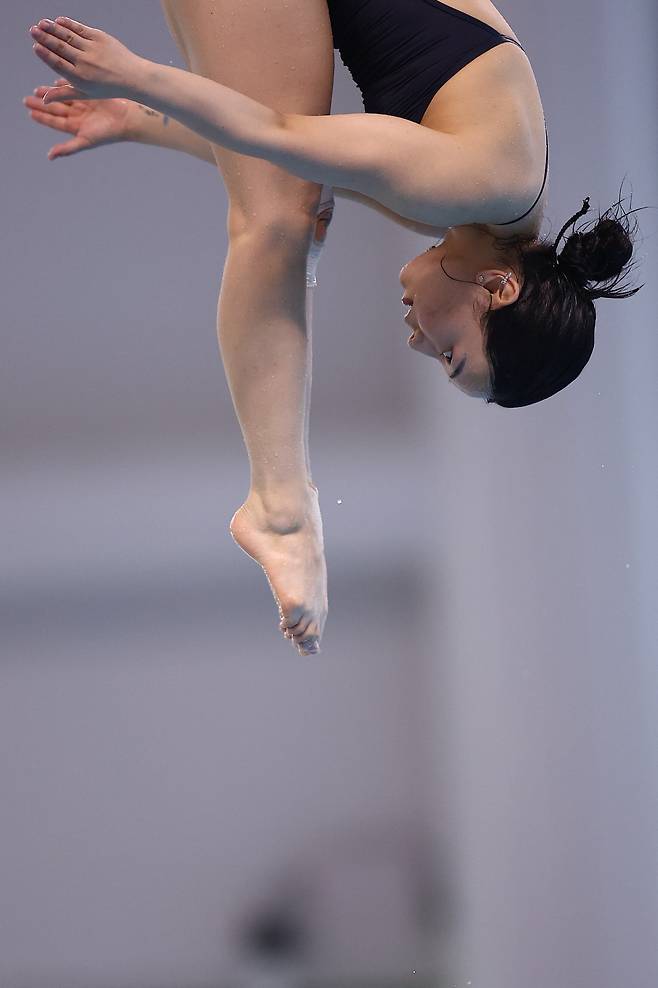 숨참고 훈련 다이브 다이빙 국가대표 김수지가 이달 말 싱가포르에서 개막하는 2025 세계수영선수권에 대비해 8일 진천선수촌에서 훈련을 하고 있다. 진천 | 연합뉴스