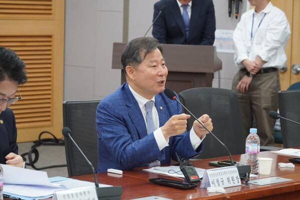 ▲이철규 국민의힘 의원이 지난 4일 폐광지역 경제 회생 대책 마련을 위한 정책토론회을 주관한 자리에 참석해 발언하고 있다. 사진=이철규 페이스북