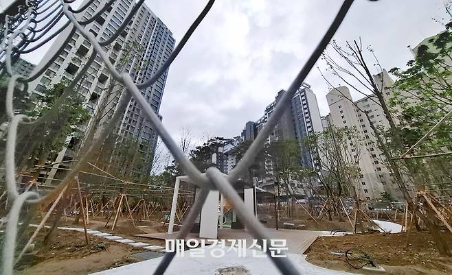 지난 29일 서울 서초구 한 아파트. <이승환기자>