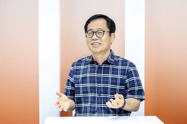 알리바바닷컴을 통해 자동화 장비를 거래하고 있는 ㈜썬버드산업 정태일 대표가 지난 7일 서울 코엑스에서 헤럴드경제와 인터뷰를 하고 있다. [알리바바닷컴 제공]