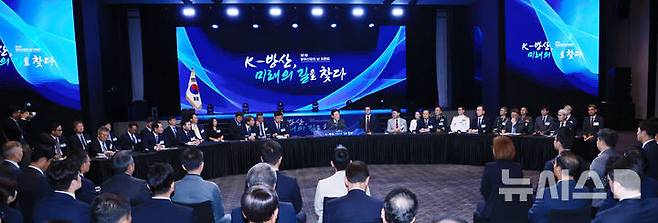 [서울=뉴시스] 최동준 기자 = 이재명 대통령이 8일 서울 용산구 그랜드 하얏트 서울에서 열린 제1회 방위산업의 날 토론회에서 발언하고 있다. (대통령실통신사진기자단) 2025.07.08. photocdj@newsis.com