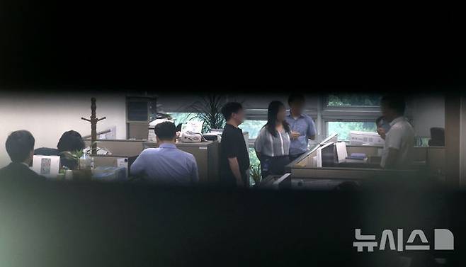 [서울=뉴시스] 조성봉 기자 = 김건희 여사의 '공천개입 의혹' 수사하는 특별검사팀이 8일 서울 여의도 국회 의원회관에서 윤상현 국민의힘 의원실을 압수수색 하고 있다. 2025.07.08. suncho21@newsis.com