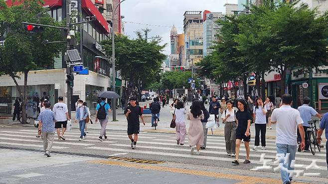 서울 신촌 거리. 김도원·김다연 인턴기자