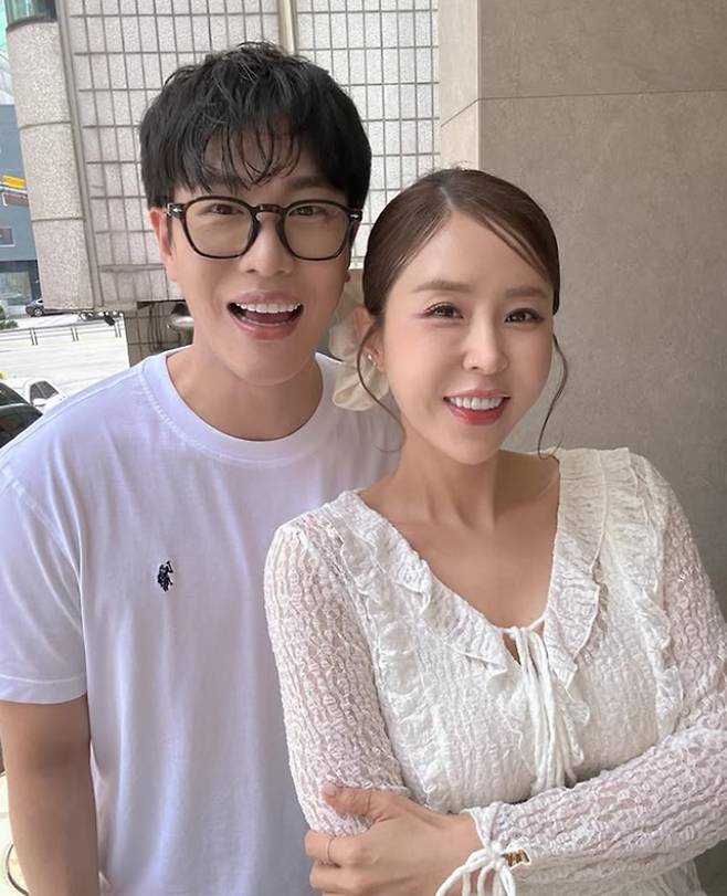 왼쪽부터 가수 문원, 신지. 신지 인스타그램