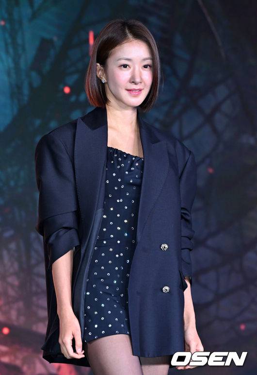 [OSEN=이대선 기자] 30일 오전 서울 성동구 에스팩토리에서 넷플릭스 오리지널 드라마 ‘스위트홈’ 시즌 2 제작발표회가 열렸다.배우 이시영이 포토타임을 가지고 있다. 2023.11.30 /sunday@osen.co.kr