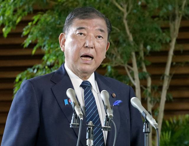 ▲ 이시바 시게루 일본 총리가 8일 총리 관저에서 기자들과 만나 입장을 밝히고 있다. ⓒ교도통신=연합뉴스