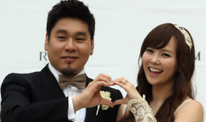유명 셰프 레이먼 킴의 아내이자 뮤지컬 배우인 김지우가 과거 가수 김조한과 불륜설에 시달렸다고 고백했다. 세계일보 자료사진